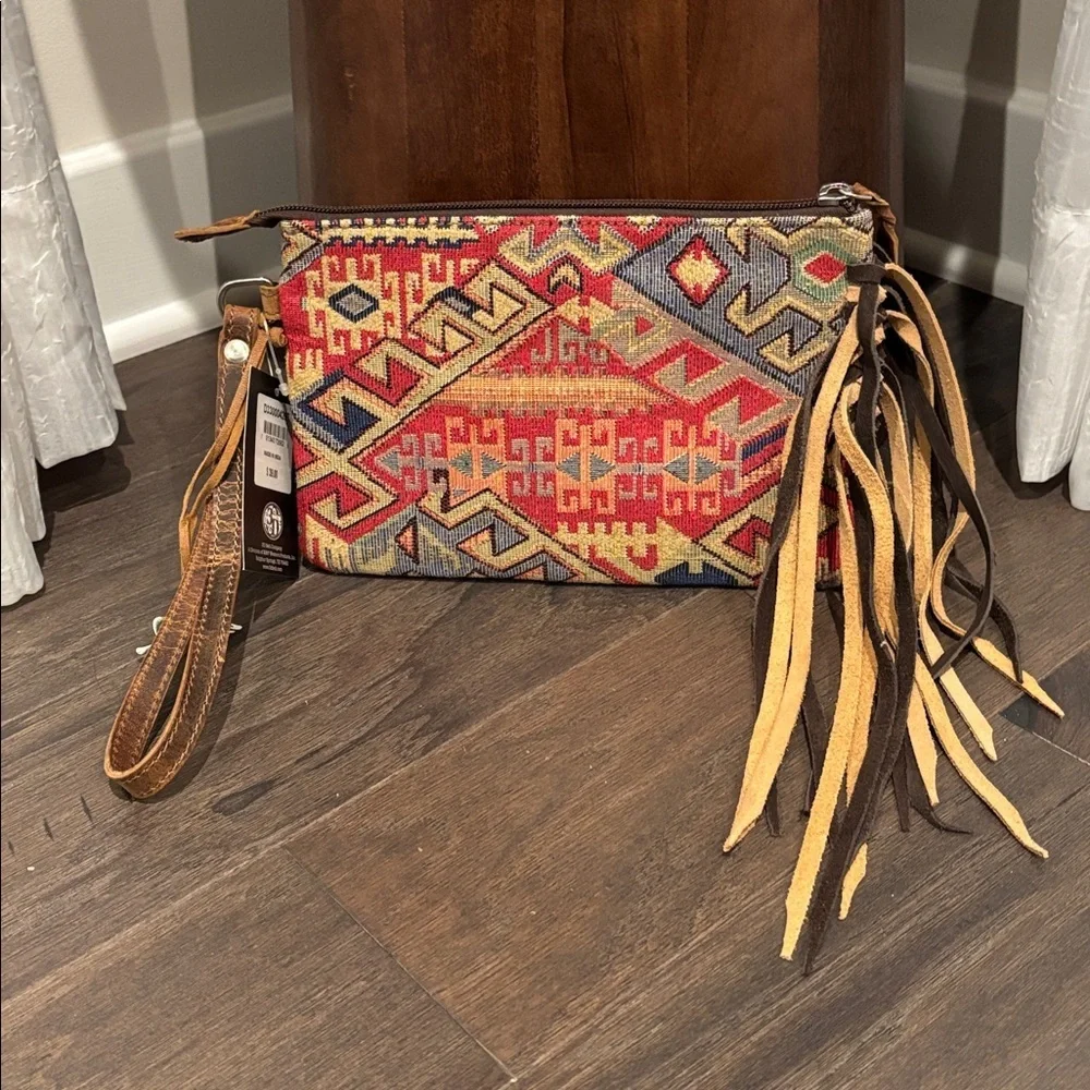 Angel Ranch Taylor Wristlet,Aztec rug print,leather strap,zip top & compartment - Picture 5 of 10